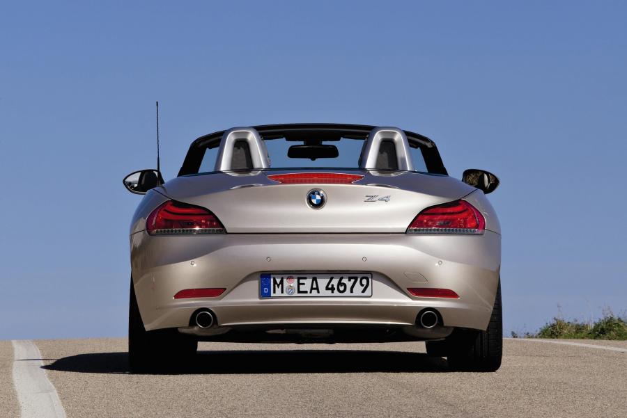  BMW Z4 Roadster 2010 года  (фото 16 из 39)
